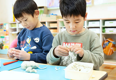 粘土遊び、楽しいね！